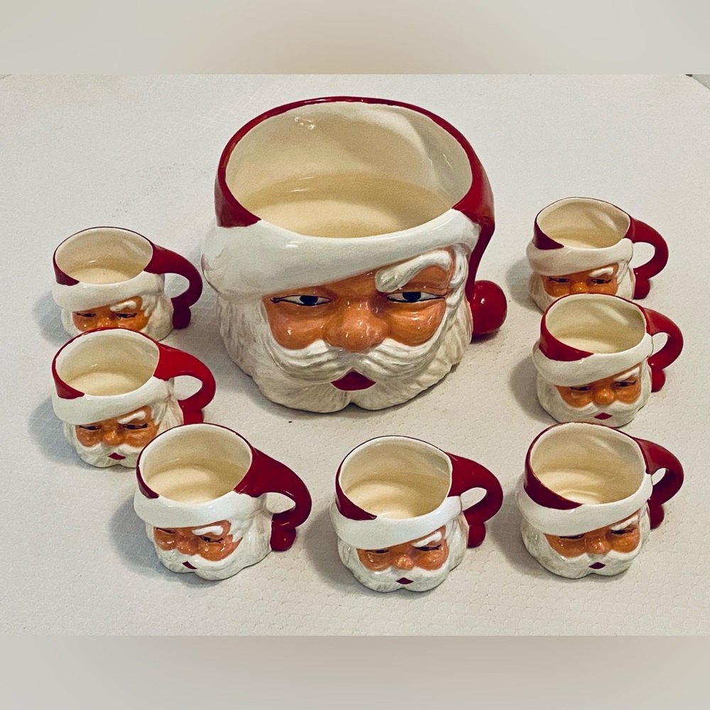 Vintage Ceramic Santa Container and Matching Mugs. Very Good Condition